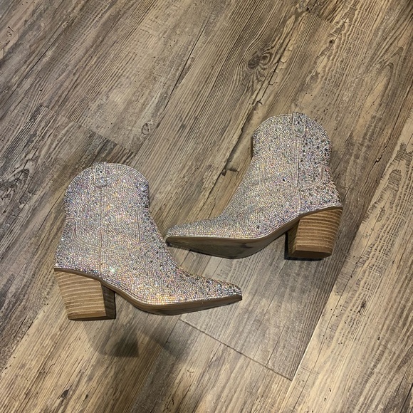 Matisse Silver Ankle Boots with Rhinestones - Picture 3 of 8